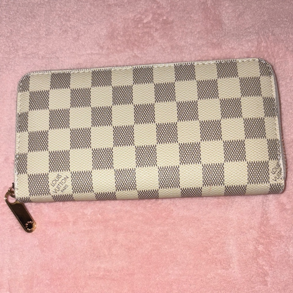 Cream and Gray Checkered Wallet